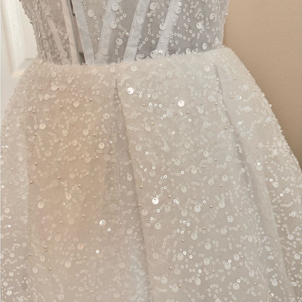 White dress with sparkles and beading - Picture 7 of 10